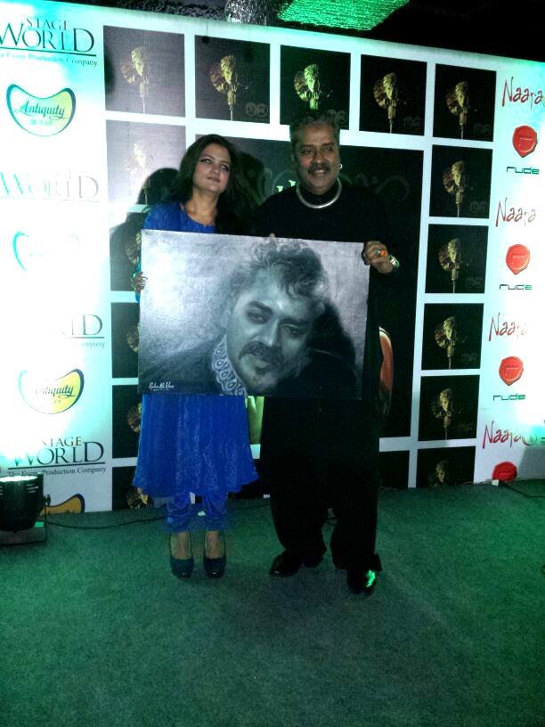 Presenting a portrait to Hariharan Ananthsubramani